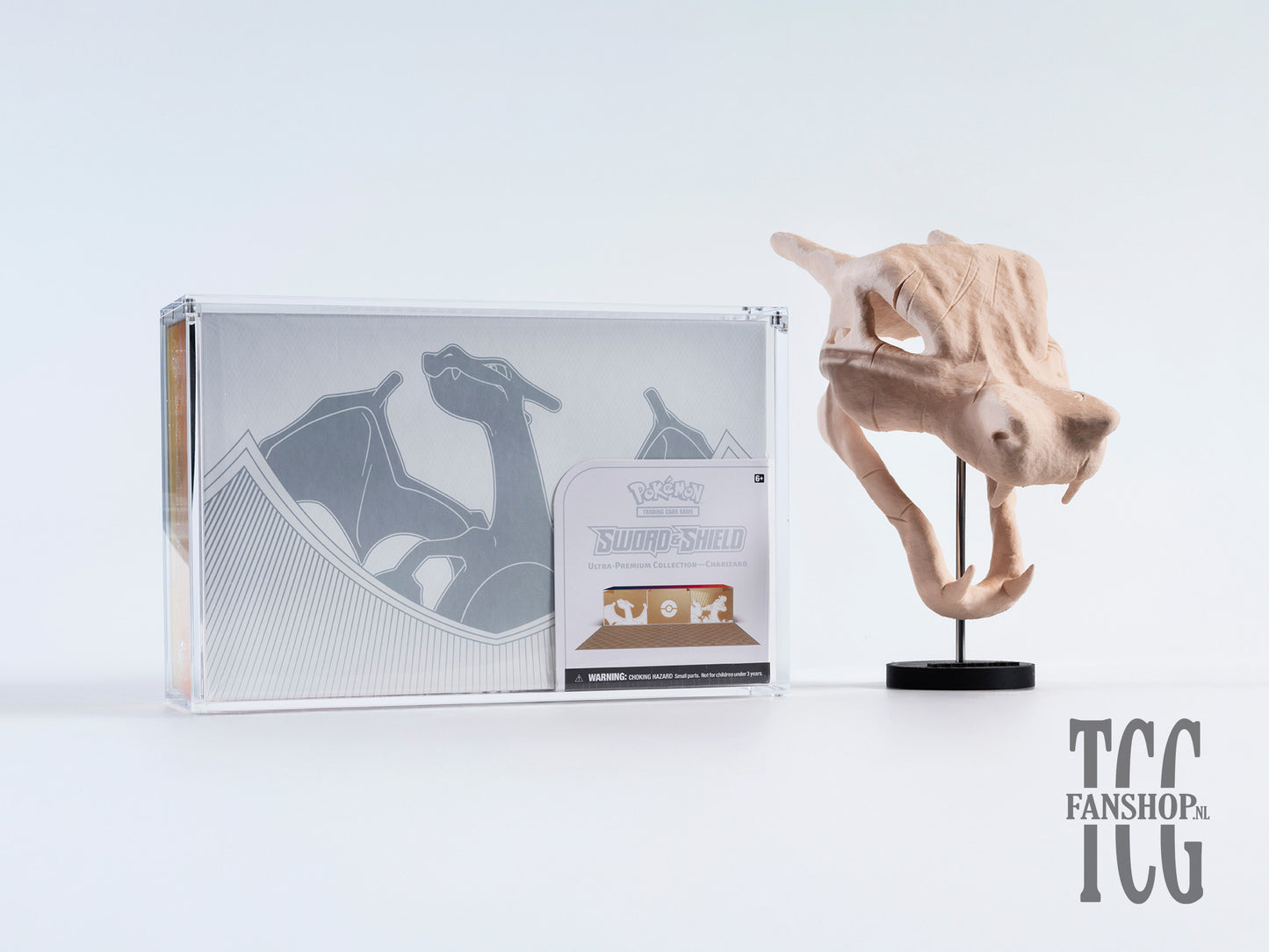 Pokémon Ultra Premium Collection Charizard (UPC) Acryl Case